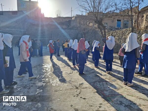 روز بدون کیف در آموزشگاه شهید ذوالفقاری روستای احمد آباد