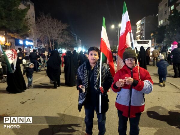 قسم به خون رهبر ایستاده ایم تا آخر