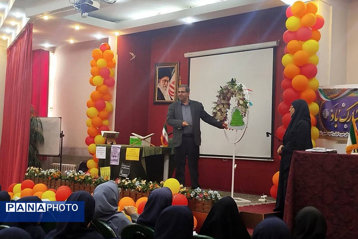 افتتاحیه مسابقات درس‌هایی از قرآن در دبیرستان راضیه شکرایی ناحیه دو شهرری 
