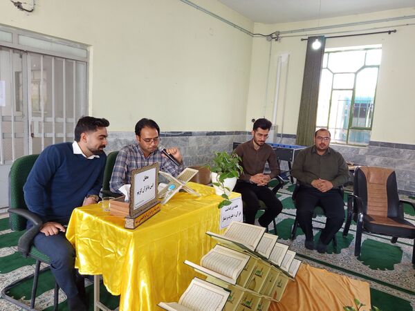 محفل انس با قرآن کریم در مدرسه برادران ابراهیمی‌نیا