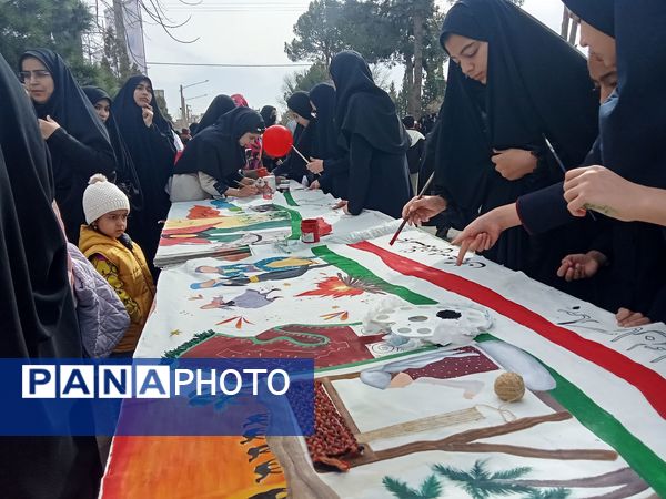 نقاشی چند متری در حاشیه راهپیمایی ۲۲ بهمن در خلیل آباد