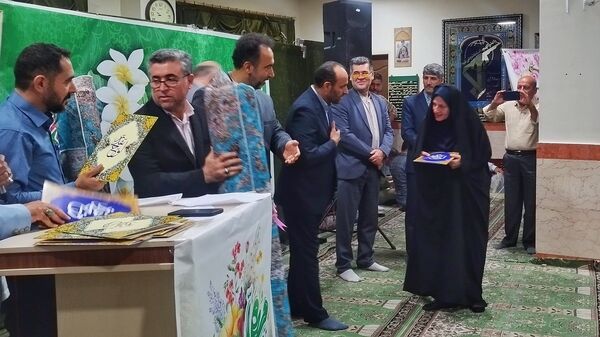 مراسم تجلیل از مقام معلم در شهرستان اشتهارد
