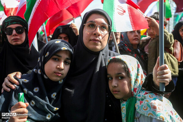 رزمایش دختران «جان‌فدای ایران»
