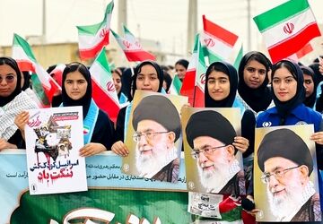 راهپیمایی یوم الله۱۳ آبان در شهرستان سیریک