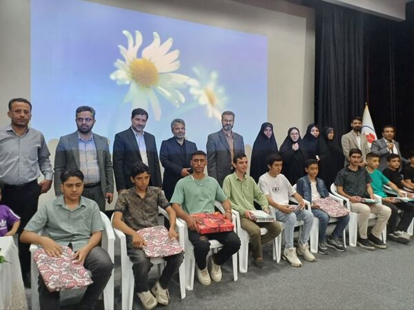 جشن ستارگان دانش‌آموزی در تالار شهرداری دولت‌آباد شهرستان برخوار 