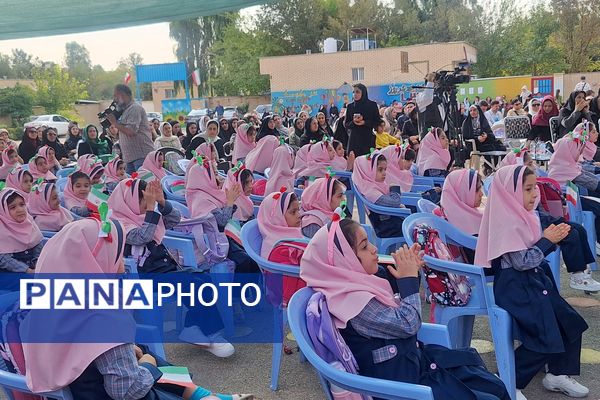 حضور مشاور وزیر آموزش و پرورش گرمابخش محفل شکوفه‌های شیراز