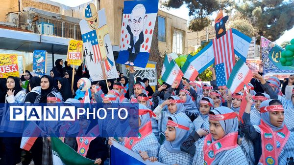 حماسه حضور نوجوانان تربت‌حیدریه در روز دانش‌آموز