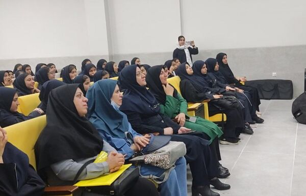  جشن جوانه ها در دبیرستان رحمت ناحیه ۲ اصفهان 