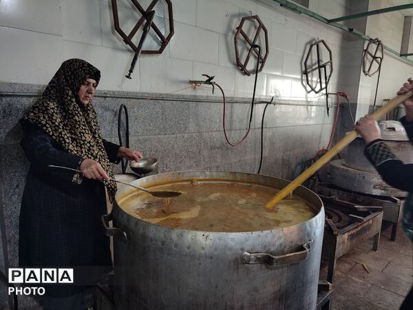 قرائت قرآن، نماز جماعت و افطار در مسجد خاتم پیامبران 