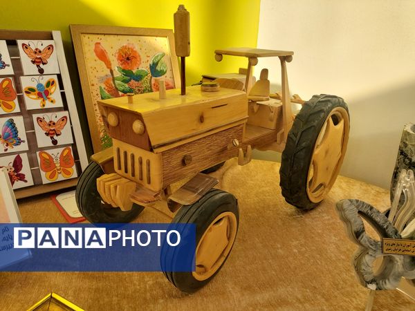 روز دوم نمایشگاه پژوهش و فناوری همزمان با هفته پژوهش در مشهد 