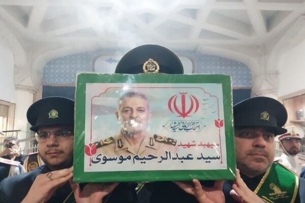 سپهبد موسوی؛ «جان‌فدای مردم ایران» در زادگاهش آرام گرفت