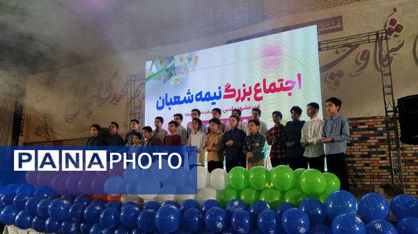 کیک ۱۴ متری در اجتماع مردمی به مناسبت تولد امام عصر در غرب مشهد