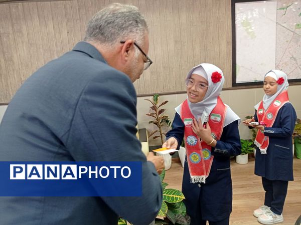 دیدار دانش‌آموزان مدرسه مهندس رحمانی فرد با مسولین اداره ناحیه یک مشهد مقدس 