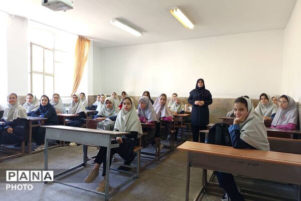 پاییز با بوی کتاب آغاز شد