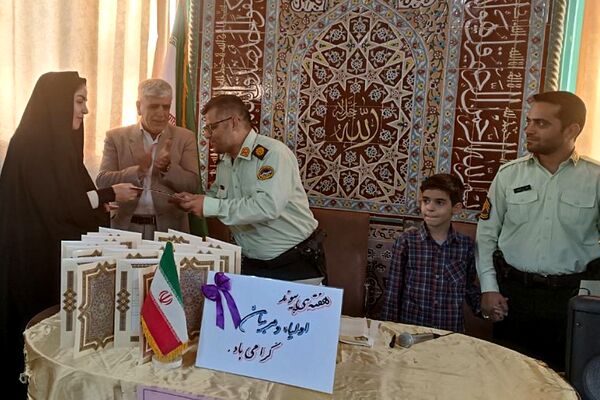  گرامیداشت هفته فراجا و برگزاری انجمن اولیا و مربیان در دبستان علامه طباطبایی