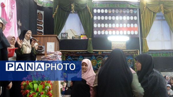 تجلیل از مادران شهید روستا در آیین روز مادر حسینیه علی اکبری فدافن 