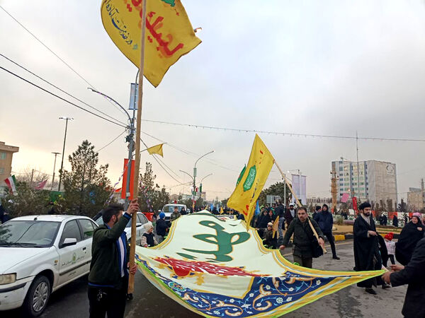شادپیمایی مردم قم در جشن نیمه شعبان
