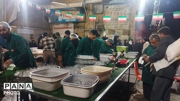 گذری بر فعالیت چایخانه فاطمه الزهرا در پنجاه و هشتمین شب از اجتماعات مردمی نیشابور 