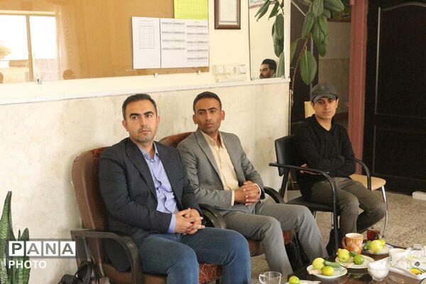 شورای دبیران دبیرستان شهید مطهری با محوریت آمادگی برای سال تحصیلی جدید