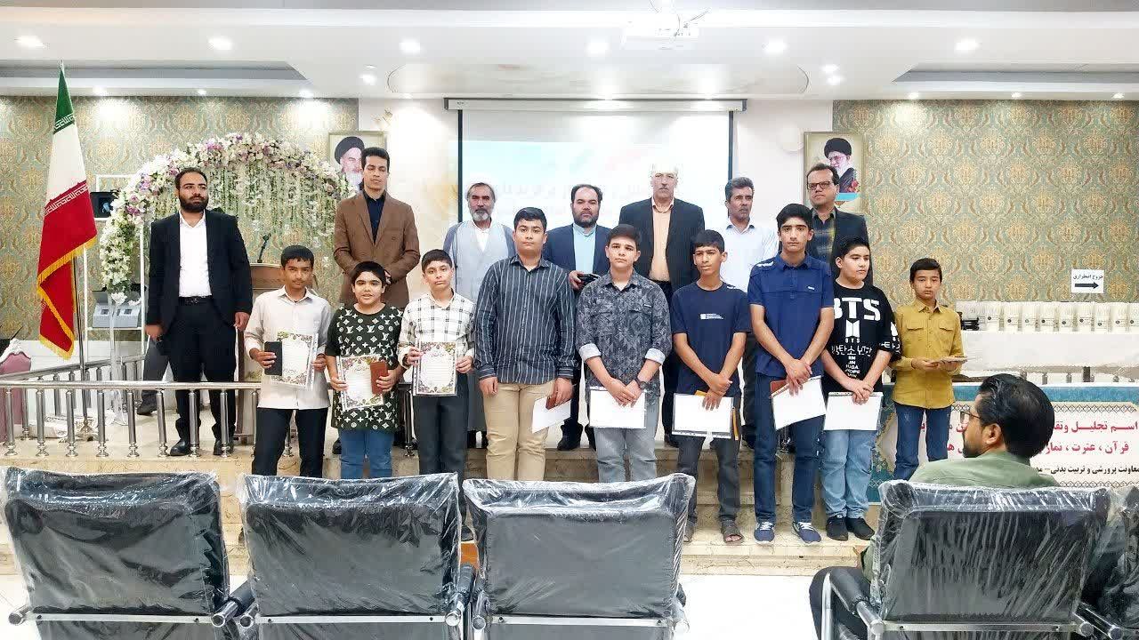 مراسم تجلیل از برگزیدگان مسابقات قرآن، عترت و نماز و جشنواره فرهنگی هنری امید فردا کاشمر