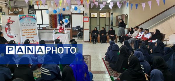 آیین‌ افتتاحیه‌ تیم‌های‌ تخصصی‌ جوانان‌ هلال‌احمر‌ در شهرکرد 