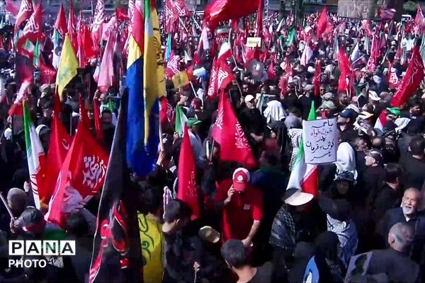 اشک‌ها و بغض‌های میلیونی در مسیر تشییع پیکر مطهر رهبر شهید