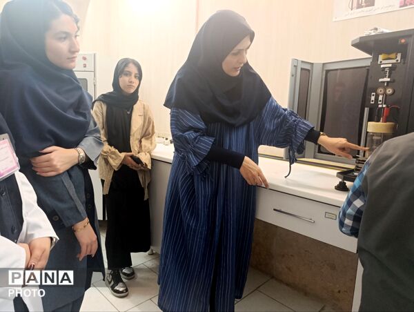 تقدیر از برترین‌های نانوفناوری دبیرستان اهل‌البیت (ع) ناحیه 4 کرج  در پژوهش‌سرای ملاصدرا