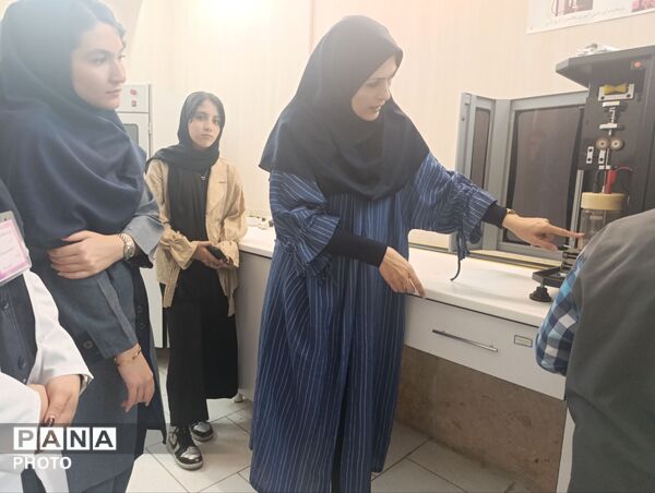 تقدیر از برترین‌های نانوفناوری دبیرستان اهل‌البیت (ع) ناحیه 4 کرج  در پژوهش‌سرای ملاصدرا