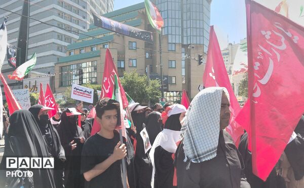مشهد، صحنه بدرقه باشکوه رهبر؛ روایت تصویری از حضور گسترده مردم