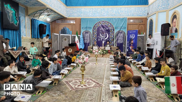 آیین جزءخوانی نوجوانان قمی در بقعه ابن بابویه 