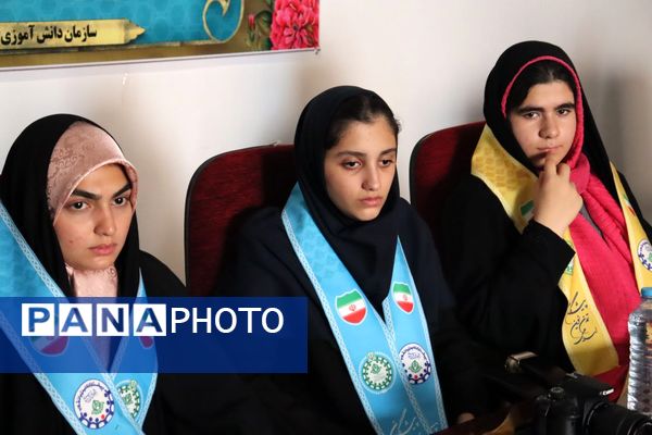 دیدار نماینده مردم ساری و میاندرود در مجلس شورای اسلامی با دانش‌آموزان مازندران