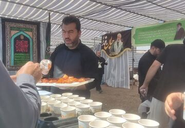 پیاده‌روی زائران در دهه پایانی ماه سفر جاده قدیم نیشابور به سمت مشهد
