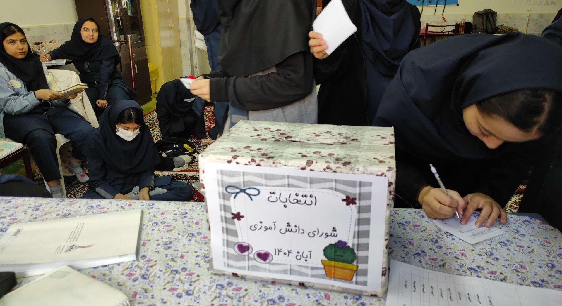انتخابات شورای دانش آموزی در دبیرستان کوثر فرهنگیان 