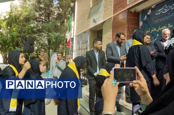 شوق مهر در دبیرستان دخترانه شهیدجوادجلالی ناحیه 3 شیراز