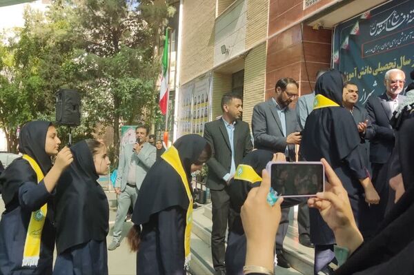 شوق مهر در دبیرستان دخترانه شهیدجوادجلالی ناحیه 3 شیراز