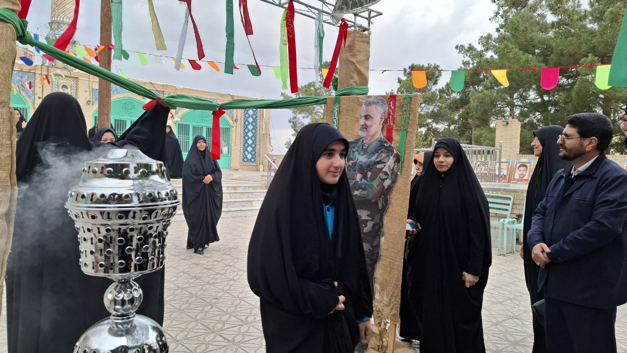 اعزام 2 دستگاه اتوبوس از دانش‌آموزان شهرستان کهک به اردوی راهیان نور