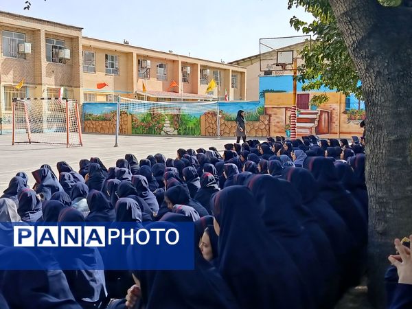 دانش‌آموزان مدرسه مهدی خدابنده با شهدا تجدید پیمان کردند