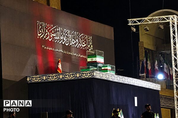 من خود به چشم خویشتن دیدم که جانم می رود ...