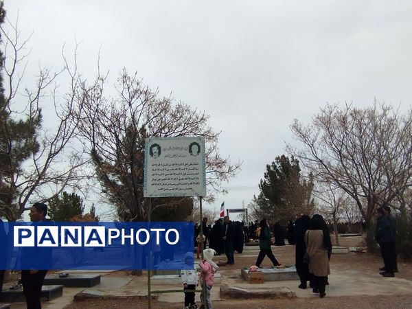 دومین شب چراغ برات در امامزاده و گلزار شهدای روستای مهدی آباد خلیل آباد 