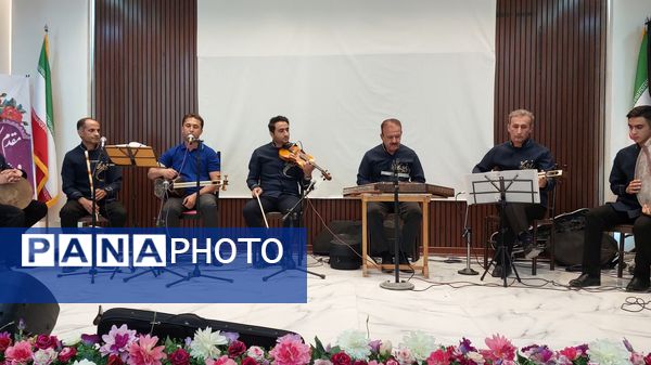 تجلیل از کارمندان بیمارستان شهدا لردگان در هفته‌ دولت