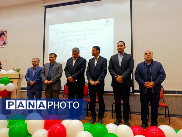 مراسم تقدیر از برگزیدگان قرآنی و فرهنگی در جشنواره‌های فردا و کارینو