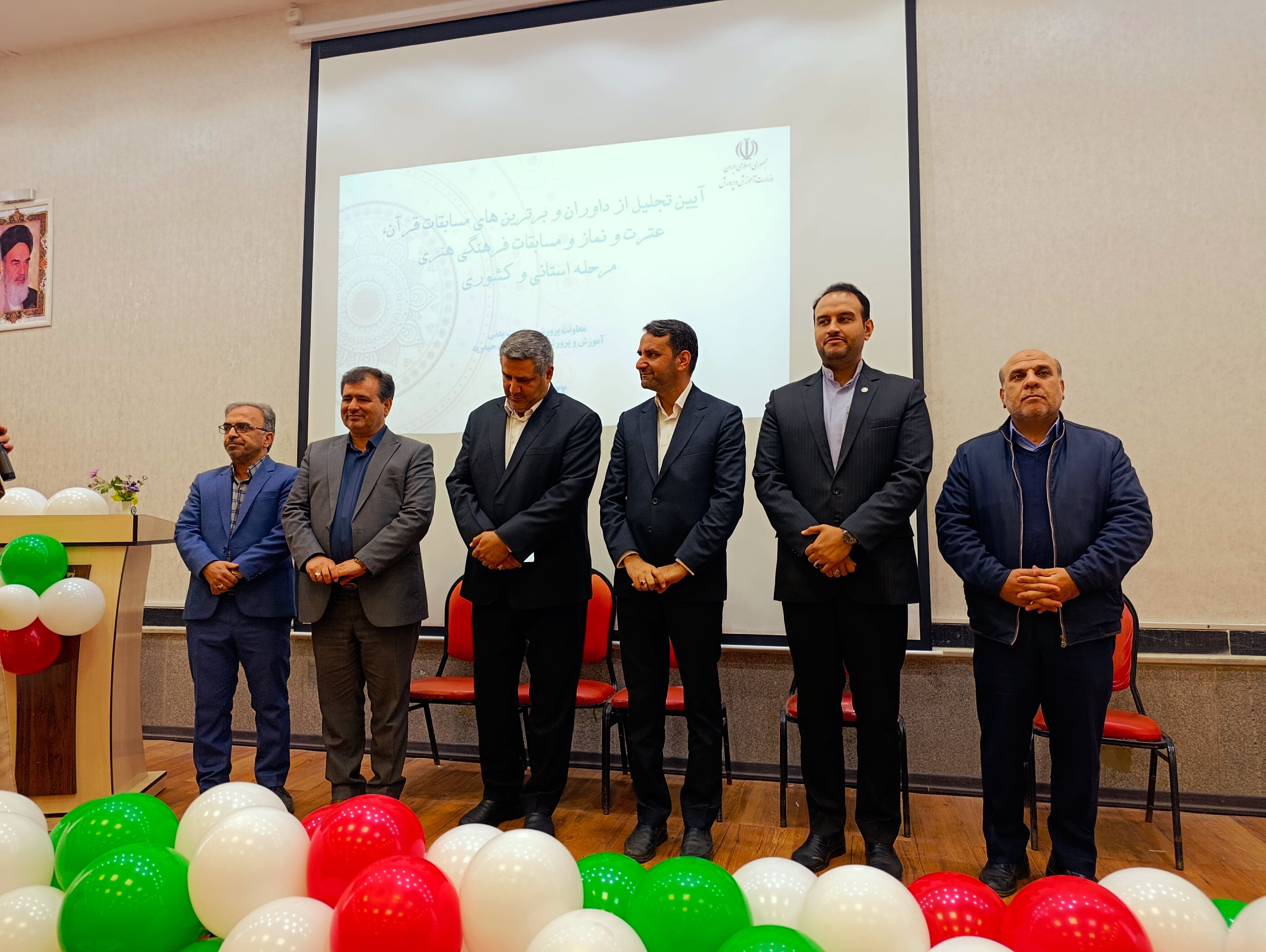 مراسم تقدیر از برگزیدگان قرآنی و فرهنگی در جشنواره‌های فردا و کارینو