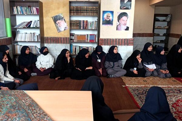 محفل انس با قرآن کریم در مدرسه نرگس و فرهیختگان2 پردیس