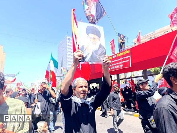 مراسم تشییع رهبر معظم انقلاب و خانواده ایشان در مشهد