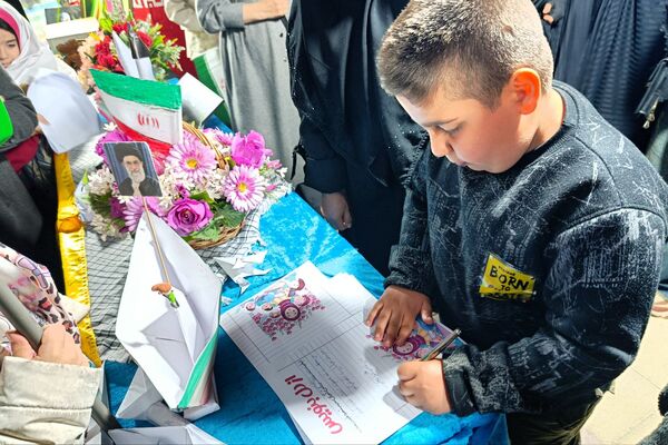 یادبود شهدای دانش‌آموز در کرمانشاه