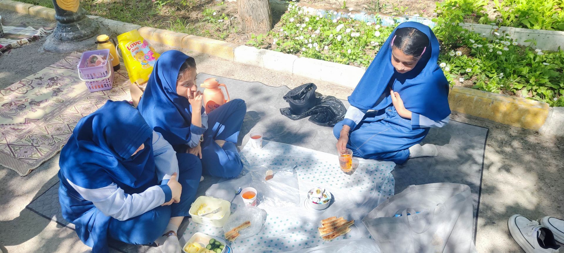 اردوی صبحانه سلامت مدرسه دخترانه ضحی۲ در پارک جنگلی شیروان
