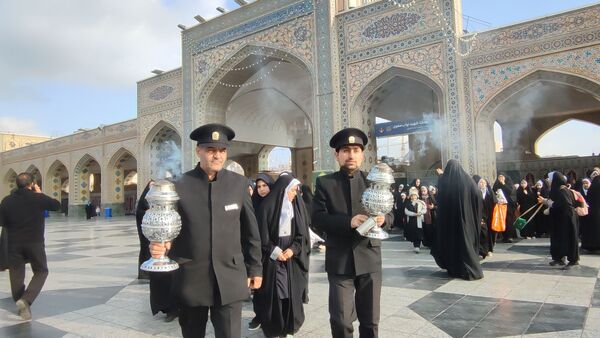 اردوی زیارتی دانش‌آموزان دبستان شاهد حاج تقی آقا بزرگ به حرم مطهر رضوی (ع)