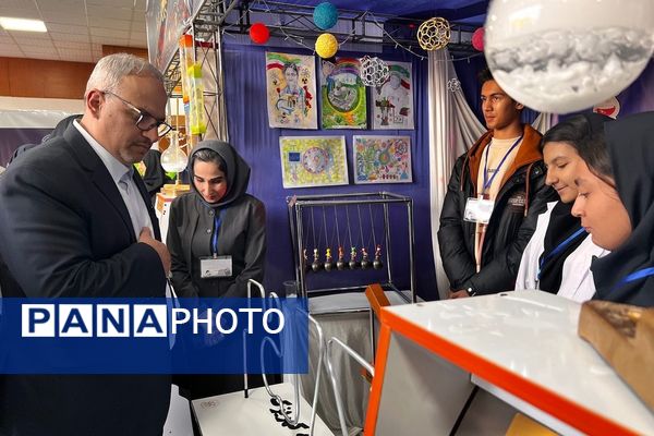 پژوهش‌سرای کاوش کهریزک، کانون توجه نخستین روز نمایشگاه دستاوردهای دانش‌آموزی استان