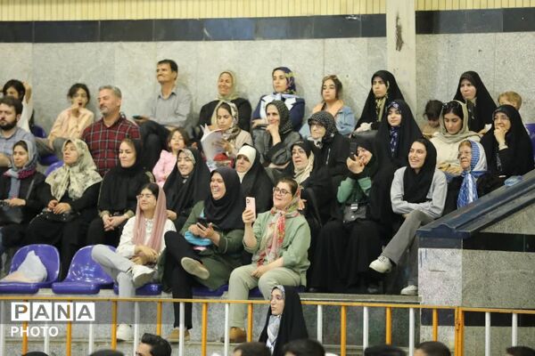 جشن بزرگ ازدواج ۱۳۰ زوج جوان دانشجو در همدان