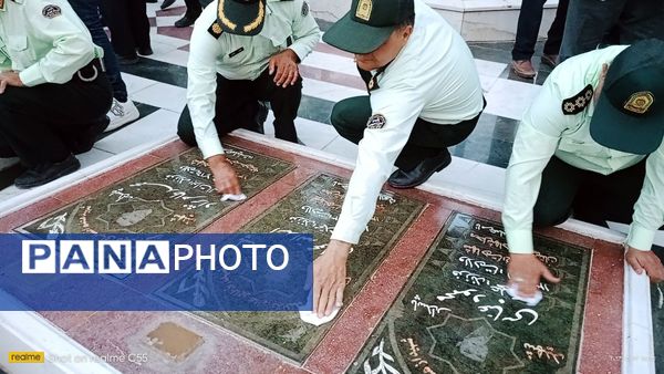 عطر افشانی گلزار شهدا و مراسم یادبود شهدای خدمت